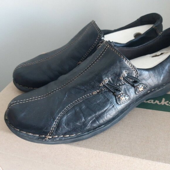 CLARKS black leather shoes loafers style 84151 contrast stitching ladies Sz 7.5 - Picture 2 of 7